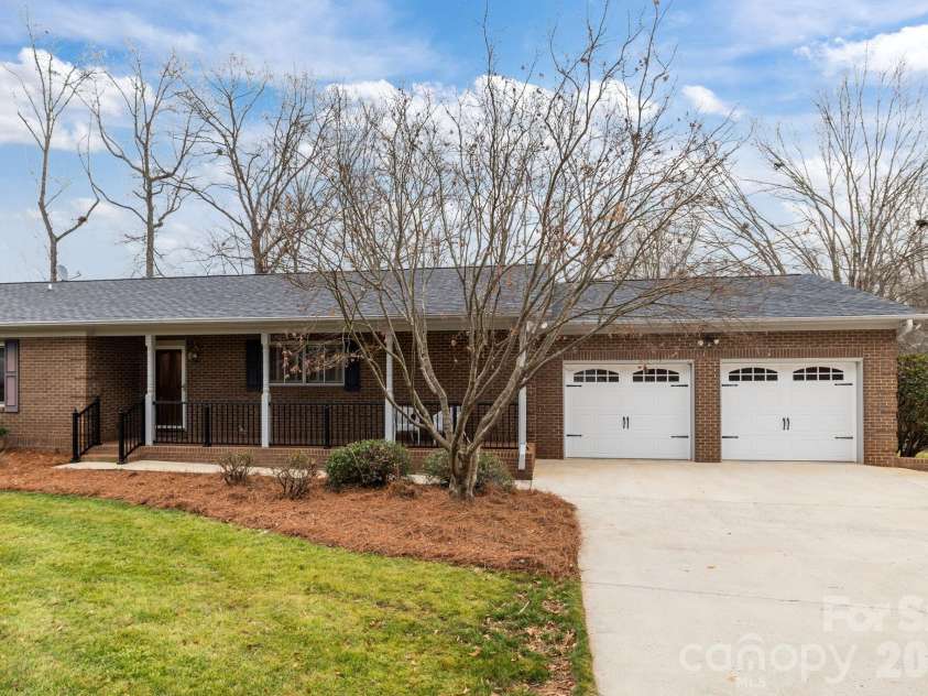 8420 Catawba Cove Drive, Belmont, NC 28012.  MLS# CAR4335294, YatesRealty ID 3617. 