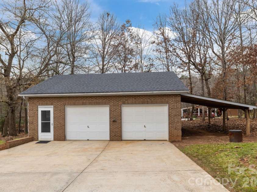 8420 Catawba Cove Drive, Belmont, NC 28012.  MLS# CAR4335294, YatesRealty ID 3617. 