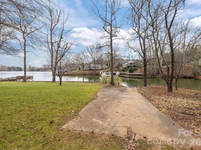 8420 Catawba Cove Drive, Belmont, NC 28012.  MLS# CAR4335294, YatesRealty ID 3617. 