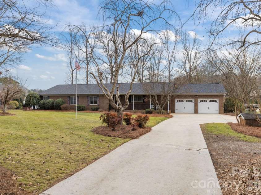 8420 Catawba Cove Drive, Belmont, NC 28012.  MLS# CAR4335294, YatesRealty ID 3617. 