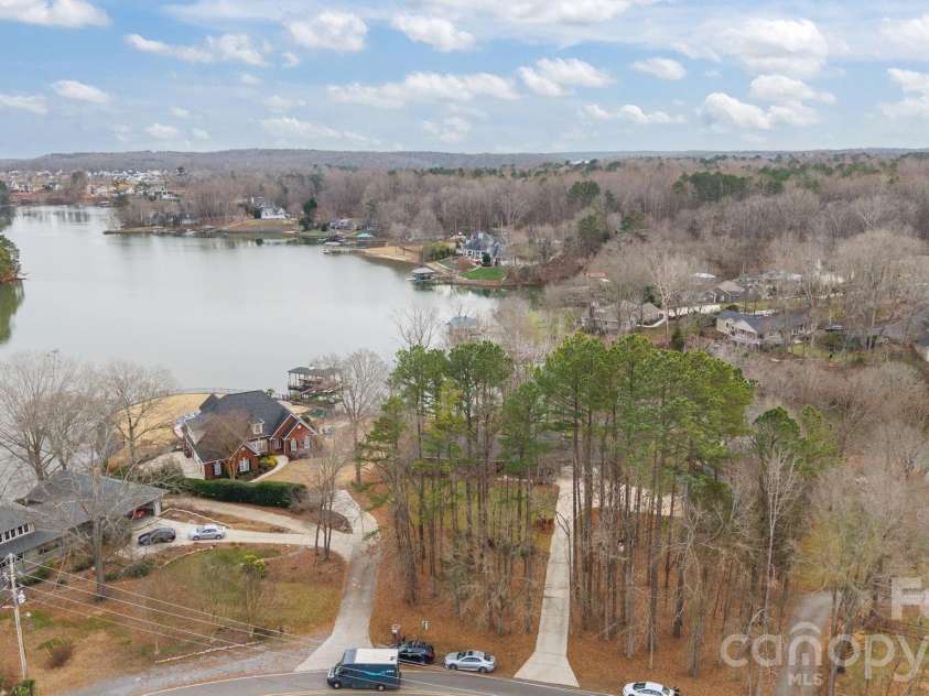 8420 Catawba Cove Drive, Belmont, NC 28012.  MLS# CAR4335294, YatesRealty ID 3617. 