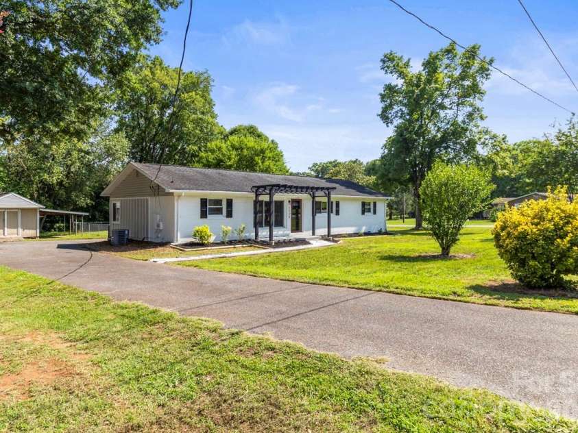 1125 Rembrandt Drive, Concord, NC 28027.  MLS# CAR4399350, YatesRealty ID 36170. 