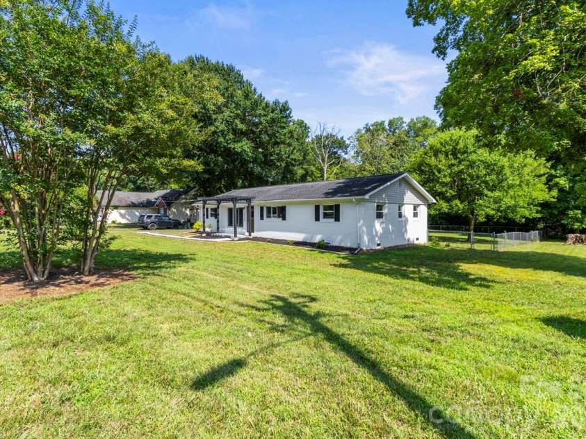 1125 Rembrandt Drive, Concord, NC 28027.  MLS# CAR4399350, YatesRealty ID 36170. 