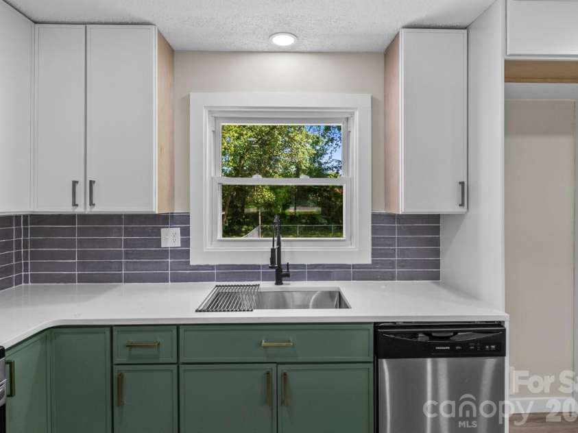 1125 Rembrandt Drive, Concord, NC 28027.  MLS# CAR4399350, YatesRealty ID 36170. 