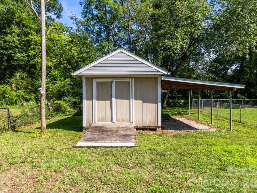 1125 Rembrandt Drive, Concord, NC 28027.  MLS# CAR4399350, YatesRealty ID 36170. 