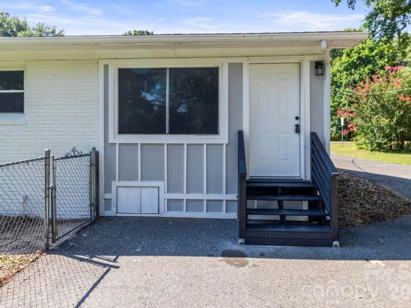 1125 Rembrandt Drive, Concord, NC 28027.  MLS# CAR4399350, YatesRealty ID 36170. 