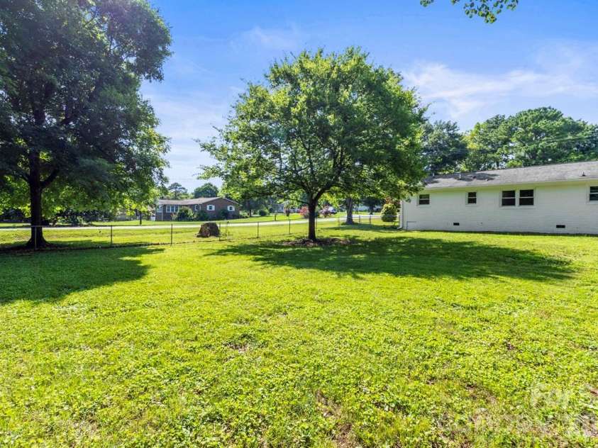 1125 Rembrandt Drive, Concord, NC 28027.  MLS# CAR4399350, YatesRealty ID 36170. 