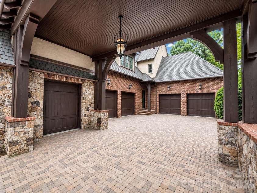8600 Longview Club Drive, Waxhaw, NC 28173.  MLS# CAR4401470, YatesRealty ID 36174. 