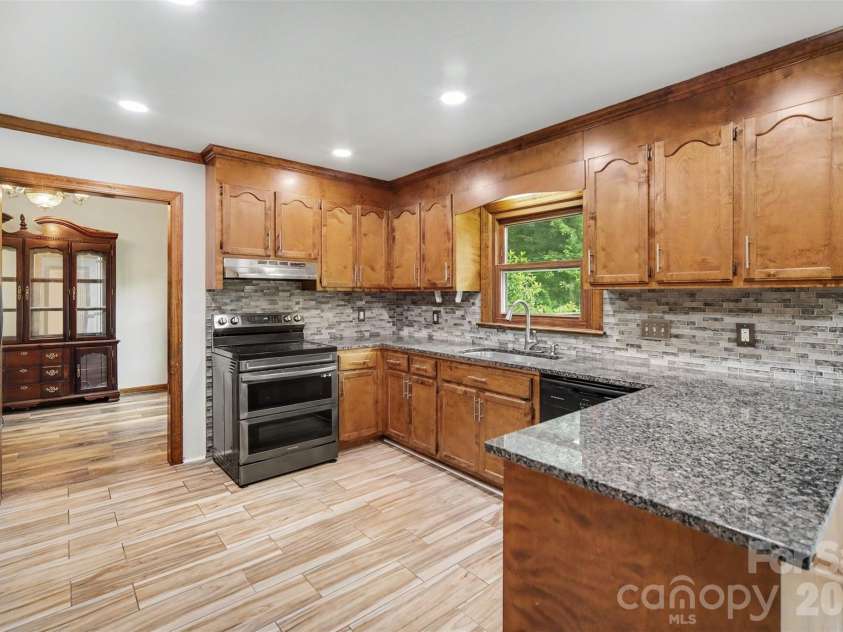 3017 Mill Stream Court, Matthews, NC 28104.  MLS# CAR4396234, YatesRealty ID 36176. 