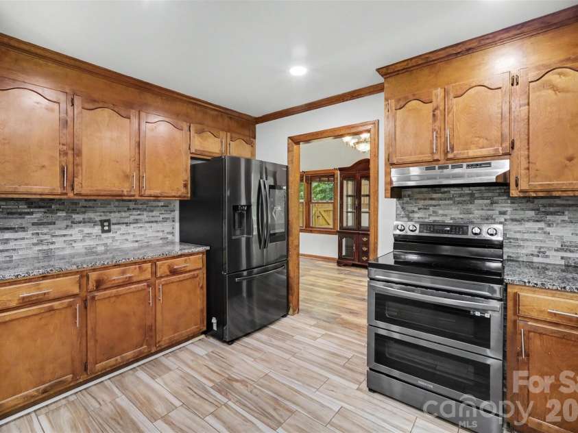 3017 Mill Stream Court, Matthews, NC 28104.  MLS# CAR4396234, YatesRealty ID 36176. 