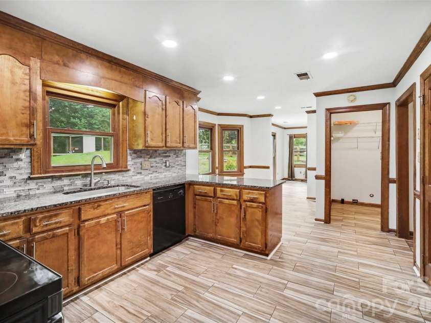 3017 Mill Stream Court, Matthews, NC 28104.  MLS# CAR4396234, YatesRealty ID 36176. 