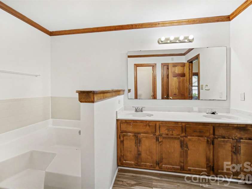 3017 Mill Stream Court, Matthews, NC 28104.  MLS# CAR4396234, YatesRealty ID 36176. 