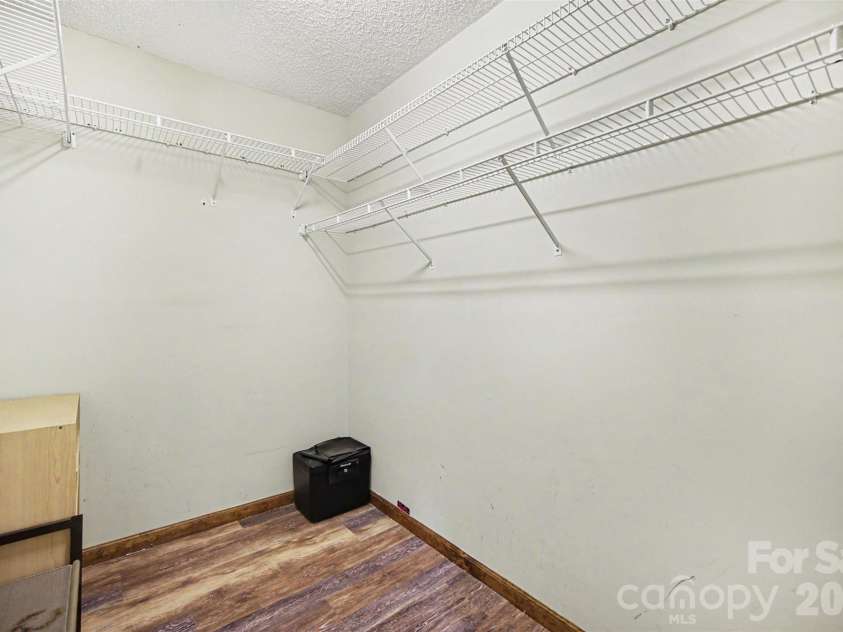 3017 Mill Stream Court, Matthews, NC 28104.  MLS# CAR4396234, YatesRealty ID 36176. 