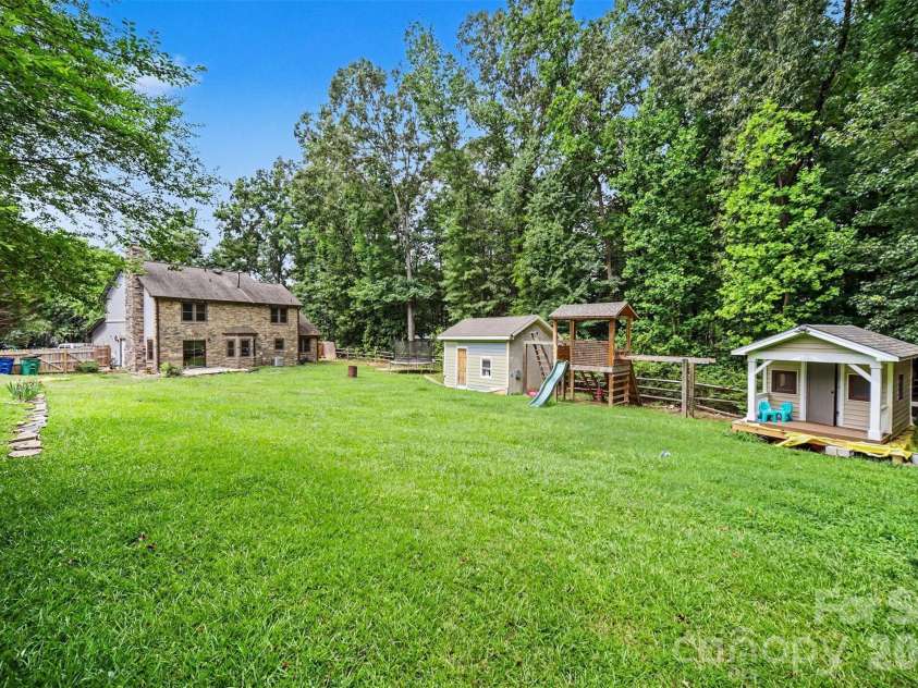 3017 Mill Stream Court, Matthews, NC 28104.  MLS# CAR4396234, YatesRealty ID 36176. 
