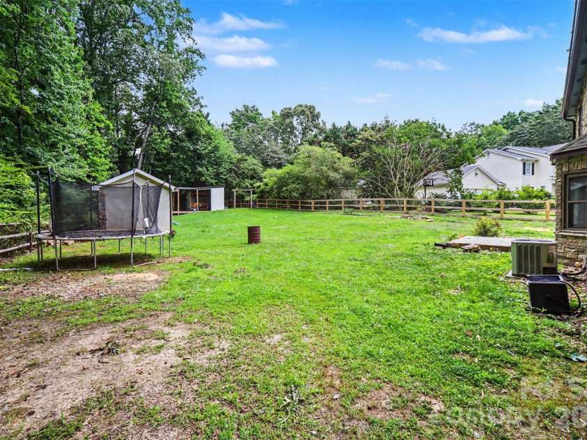 3017 Mill Stream Court, Matthews, NC 28104.  MLS# CAR4396234, YatesRealty ID 36176. 