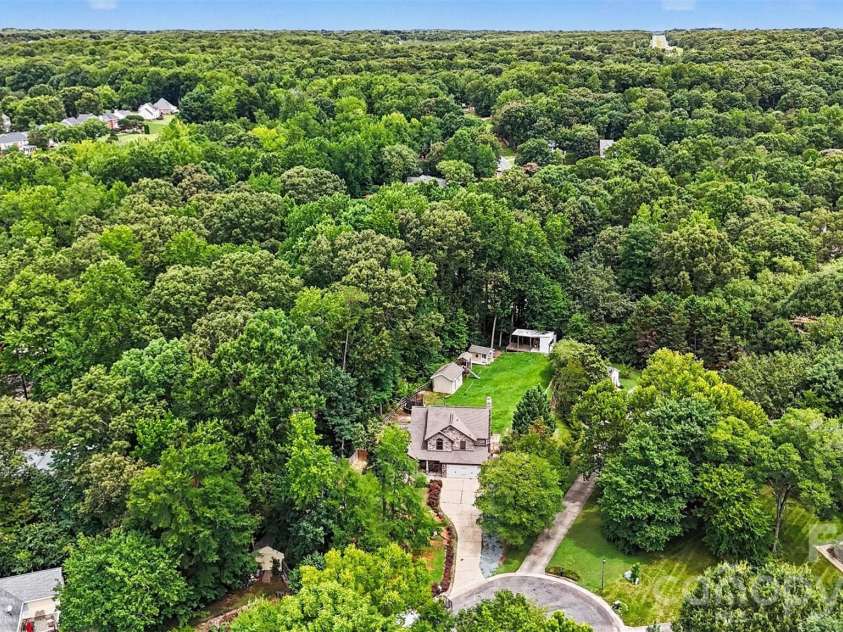 3017 Mill Stream Court, Matthews, NC 28104.  MLS# CAR4396234, YatesRealty ID 36176. 
