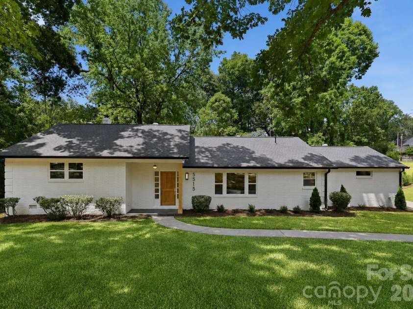 5515 Doncaster Drive, Charlotte, NC 28211.  MLS# CAR4399766, YatesRealty ID 36178. 5515 Doncaster Drive