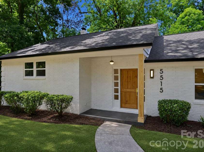 5515 Doncaster Drive, Charlotte, NC 28211.  MLS# CAR4399766, YatesRealty ID 36178. 