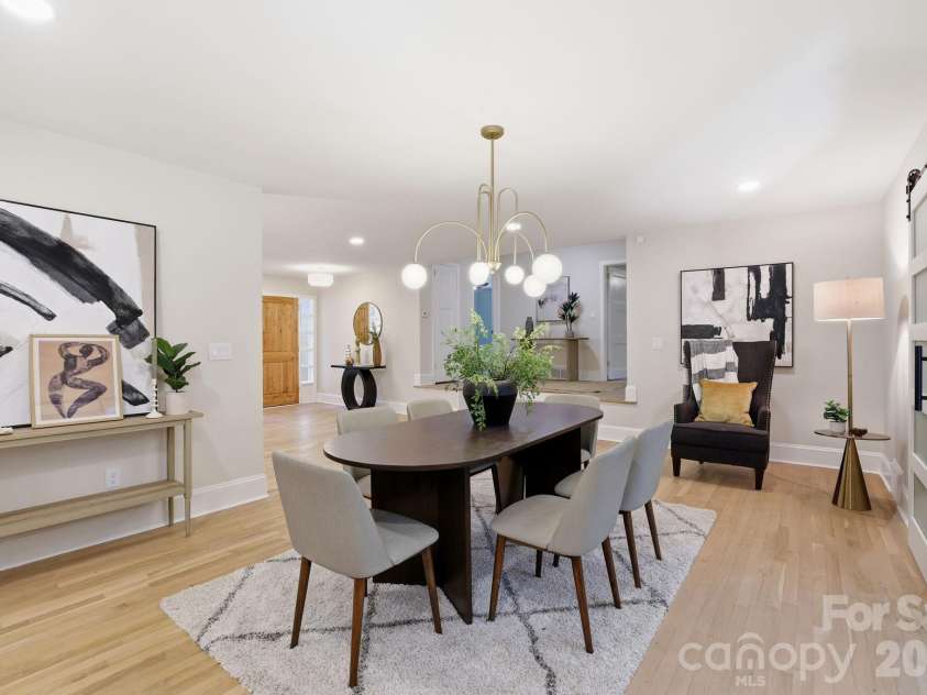 5515 Doncaster Drive, Charlotte, NC 28211.  MLS# CAR4399766, YatesRealty ID 36178. 