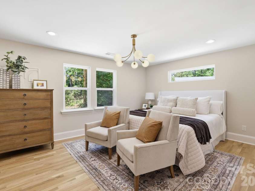 5515 Doncaster Drive, Charlotte, NC 28211.  MLS# CAR4399766, YatesRealty ID 36178. 