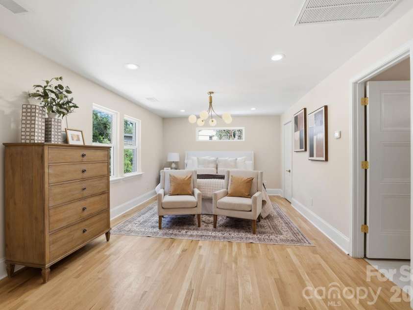 5515 Doncaster Drive, Charlotte, NC 28211.  MLS# CAR4399766, YatesRealty ID 36178. 