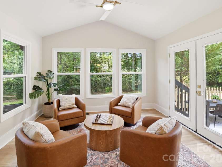 5515 Doncaster Drive, Charlotte, NC 28211.  MLS# CAR4399766, YatesRealty ID 36178. 