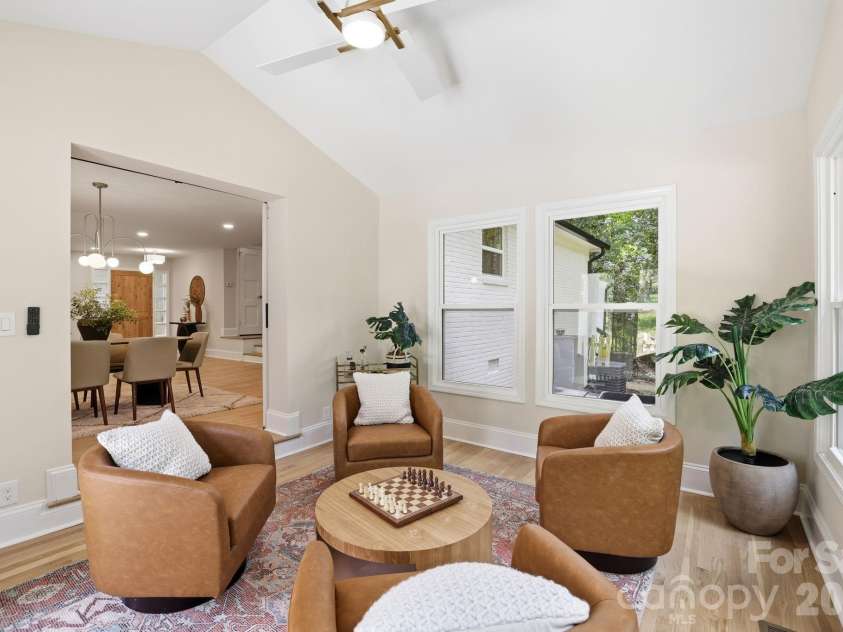 5515 Doncaster Drive, Charlotte, NC 28211.  MLS# CAR4399766, YatesRealty ID 36178. 
