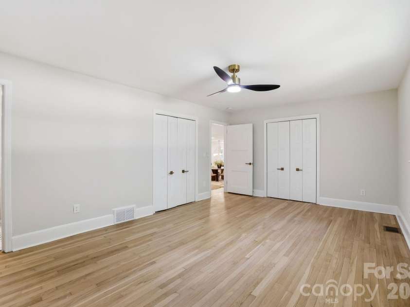5515 Doncaster Drive, Charlotte, NC 28211.  MLS# CAR4399766, YatesRealty ID 36178. 