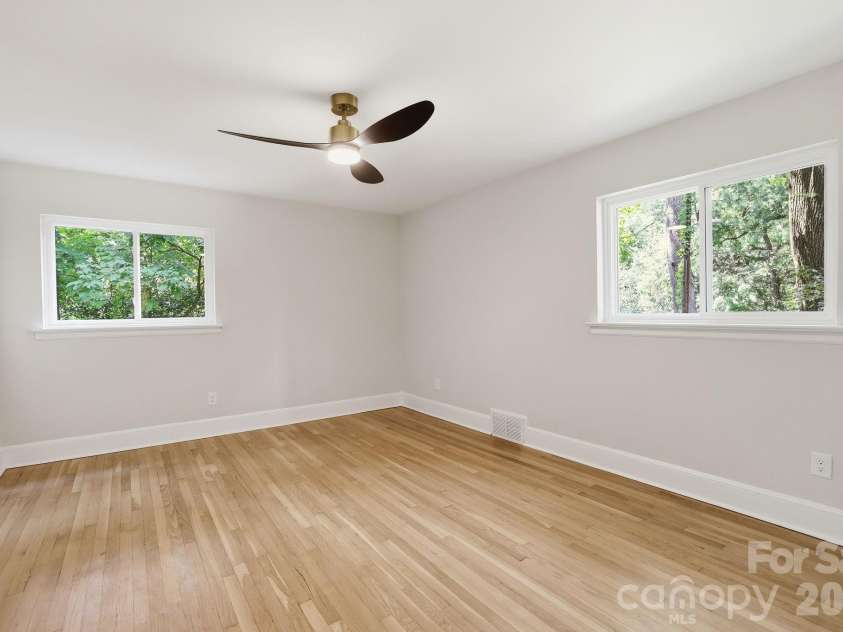 5515 Doncaster Drive, Charlotte, NC 28211.  MLS# CAR4399766, YatesRealty ID 36178. 