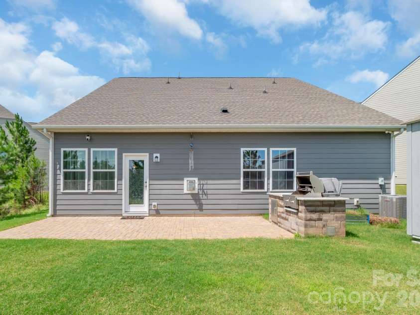 17713 Yarwill Court, Charlotte, NC 28278.  MLS# CAR4400457, YatesRealty ID 36179. 