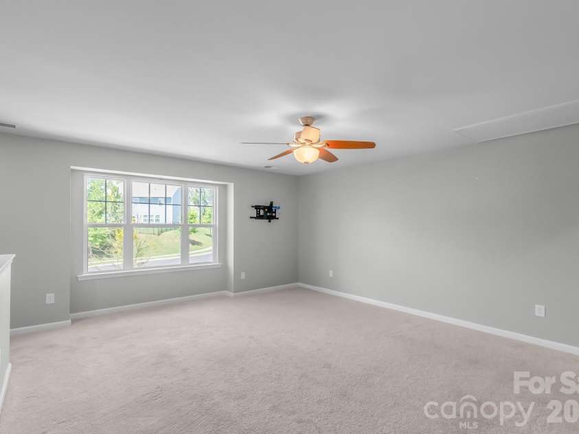 17713 Yarwill Court, Charlotte, NC 28278.  MLS# CAR4400457, YatesRealty ID 36179. Loft
