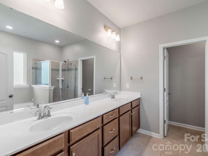 17713 Yarwill Court, Charlotte, NC 28278.  MLS# CAR4400457, YatesRealty ID 36179. Primary bathroom