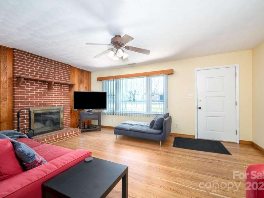 193 Dogwood Road, Candler, NC 28715.  MLS# CAR4239216, YatesRealty ID 3618. 