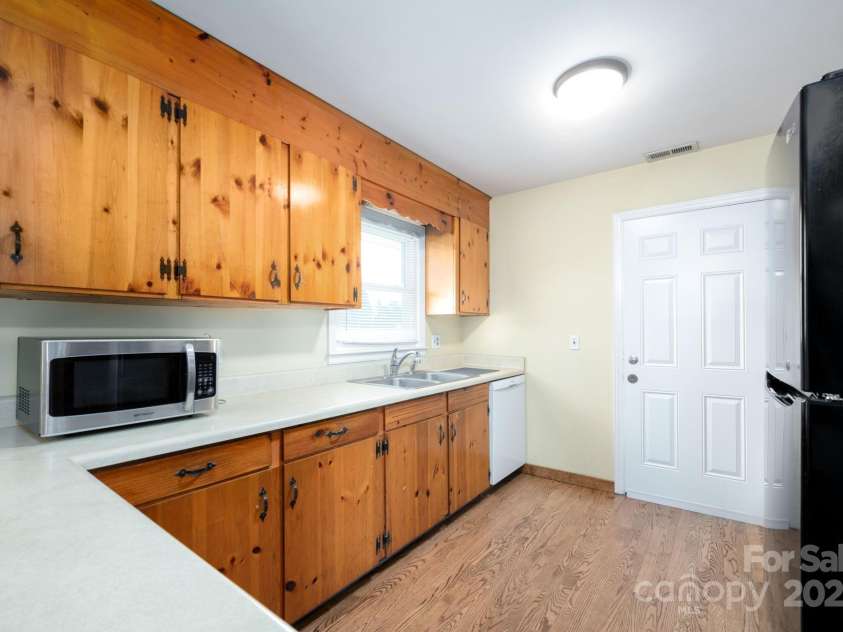 193 Dogwood Road, Candler, NC 28715.  MLS# CAR4239216, YatesRealty ID 3618. 