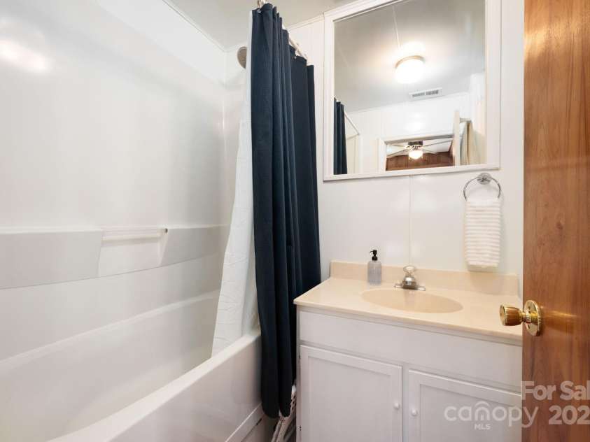 193 Dogwood Road, Candler, NC 28715.  MLS# CAR4239216, YatesRealty ID 3618. 