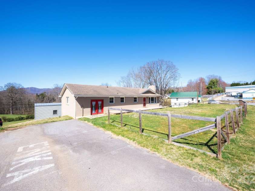 193 Dogwood Road, Candler, NC 28715.  MLS# CAR4239216, YatesRealty ID 3618. 