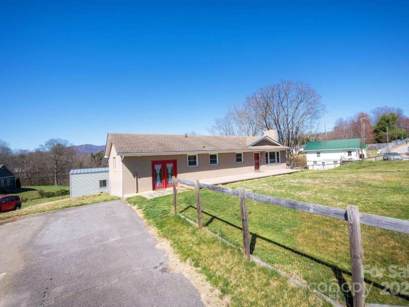 193 Dogwood Road, Candler, NC 28715.  MLS# CAR4239216, YatesRealty ID 3618. 