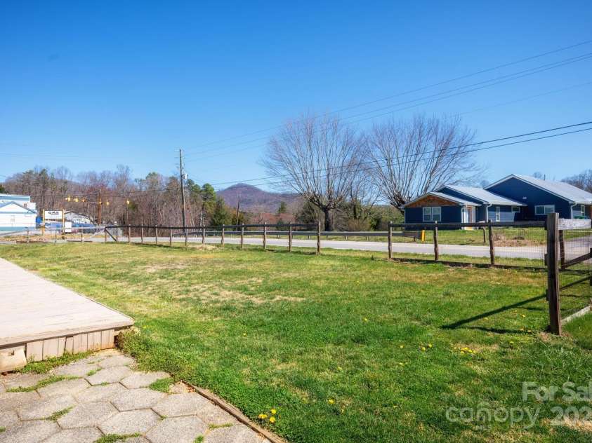 193 Dogwood Road, Candler, NC 28715.  MLS# CAR4239216, YatesRealty ID 3618. 