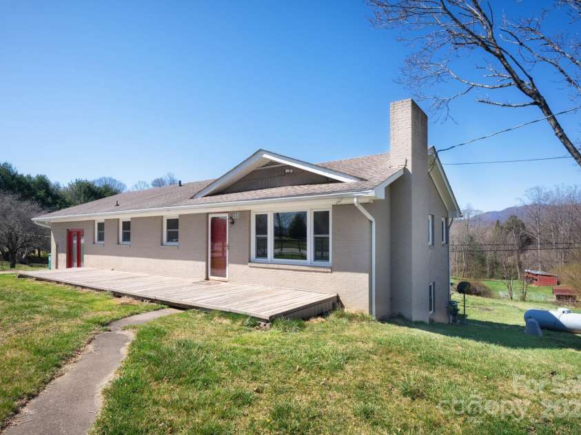 193 Dogwood Road, Candler, NC 28715.  MLS# CAR4239216, YatesRealty ID 3618. 