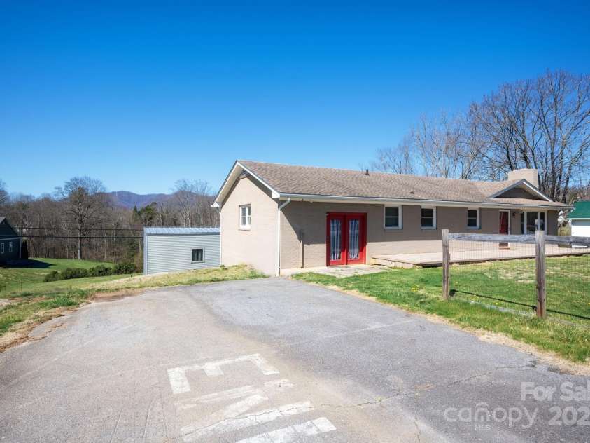193 Dogwood Road, Candler, NC 28715.  MLS# CAR4239216, YatesRealty ID 3618. 