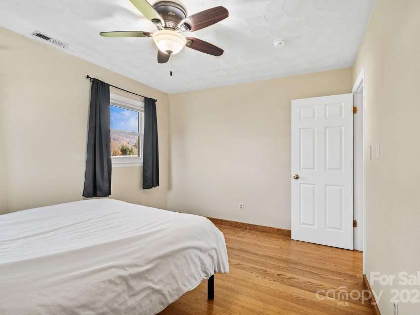 193 Dogwood Road, Candler, NC 28715.  MLS# CAR4319427, YatesRealty ID 3618. 