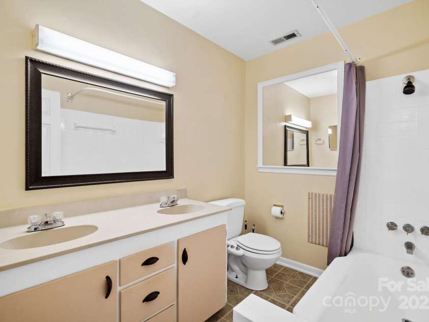 193 Dogwood Road, Candler, NC 28715.  MLS# CAR4319427, YatesRealty ID 3618. 