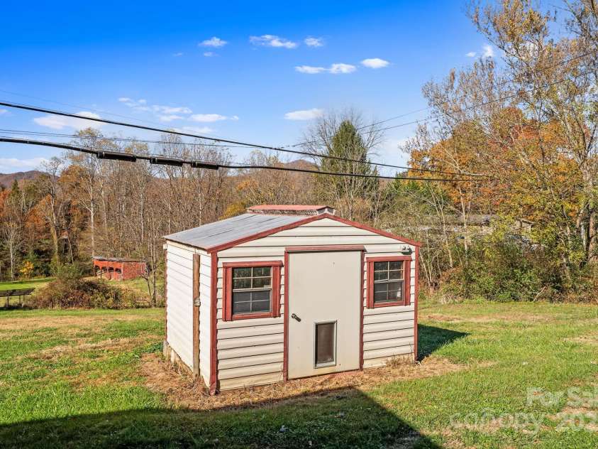 193 Dogwood Road, Candler, NC 28715.  MLS# CAR4319427, YatesRealty ID 3618. 