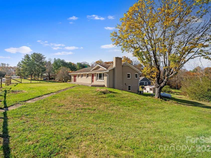 193 Dogwood Road, Candler, NC 28715.  MLS# CAR4319427, YatesRealty ID 3618. 