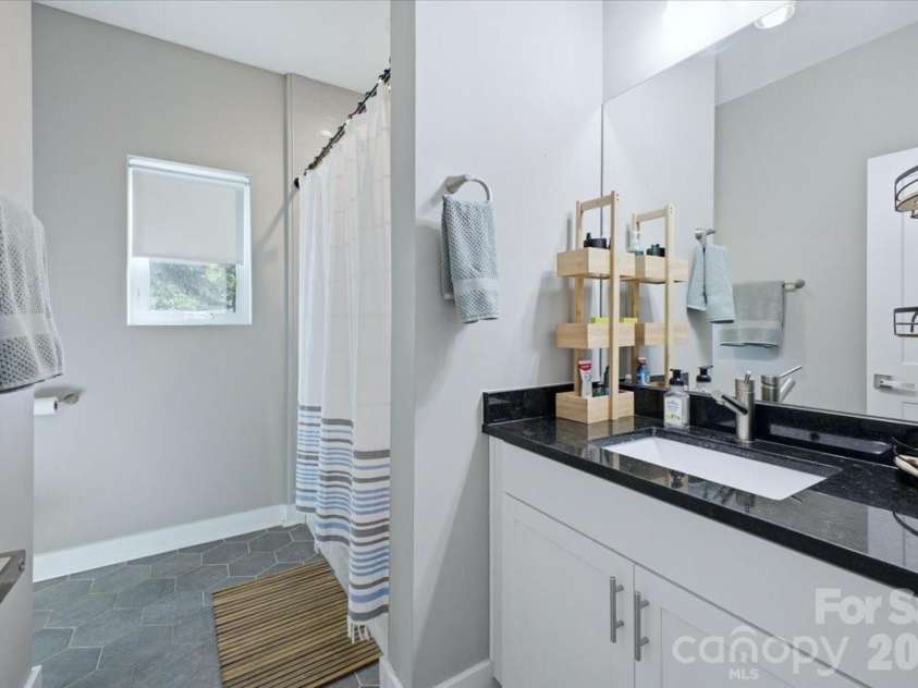 1315 Davidson Street, Charlotte, NC 28206.  MLS# CAR4400478, YatesRealty ID 36180. Full bath