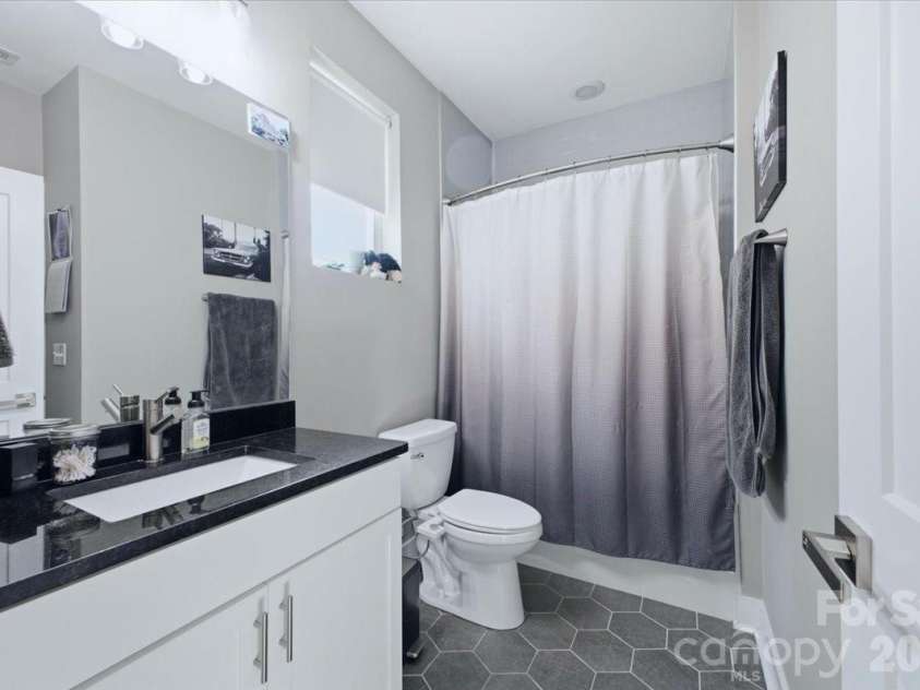 1315 Davidson Street, Charlotte, NC 28206.  MLS# CAR4400478, YatesRealty ID 36180. Full bath