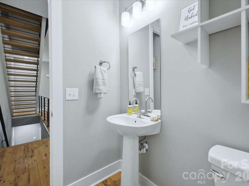 1315 Davidson Street, Charlotte, NC 28206.  MLS# CAR4400478, YatesRealty ID 36180. Half bath