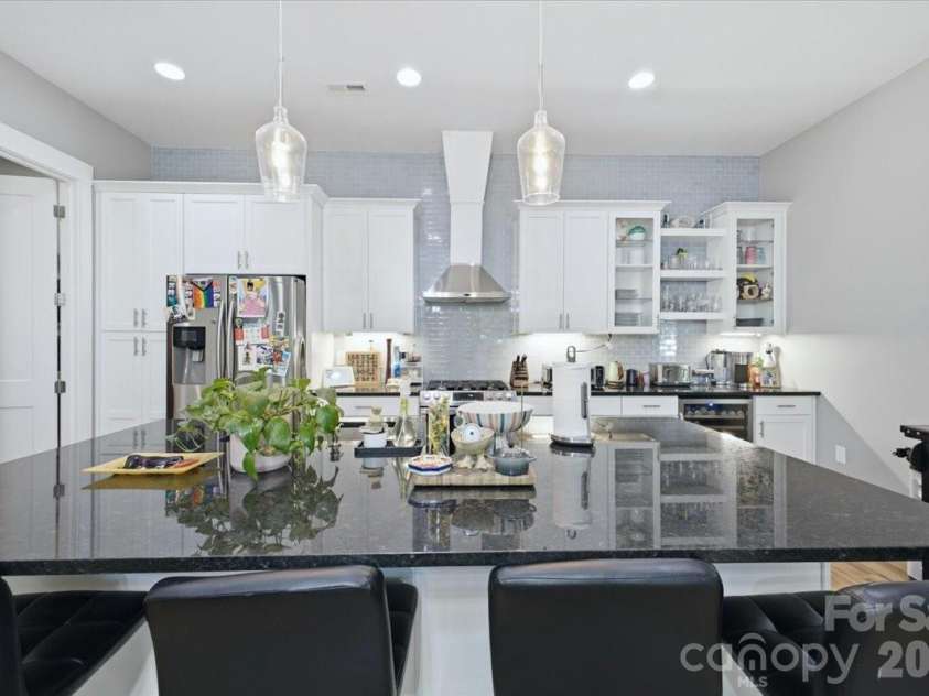 1315 Davidson Street, Charlotte, NC 28206.  MLS# CAR4400478, YatesRealty ID 36180. Kitchen