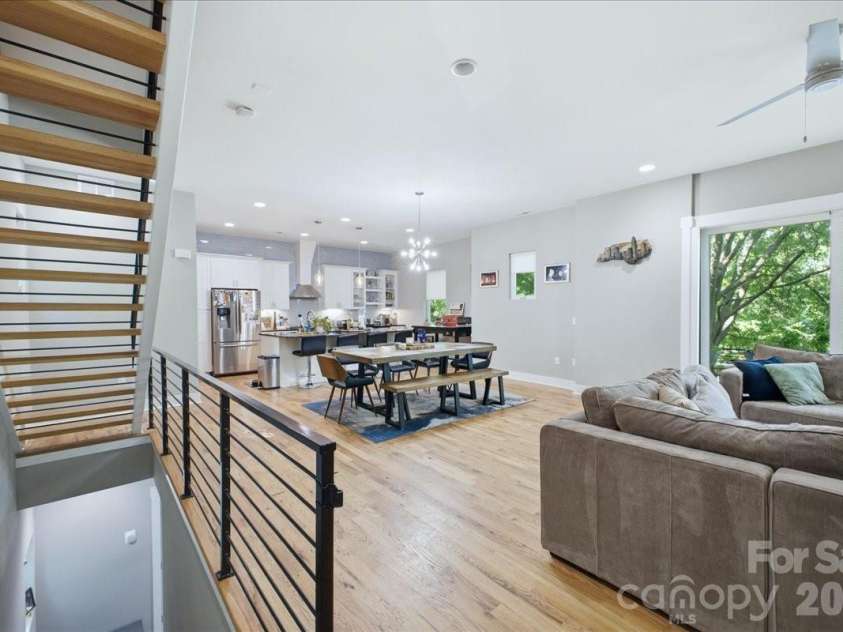 1315 Davidson Street, Charlotte, NC 28206.  MLS# CAR4400478, YatesRealty ID 36180. Living room