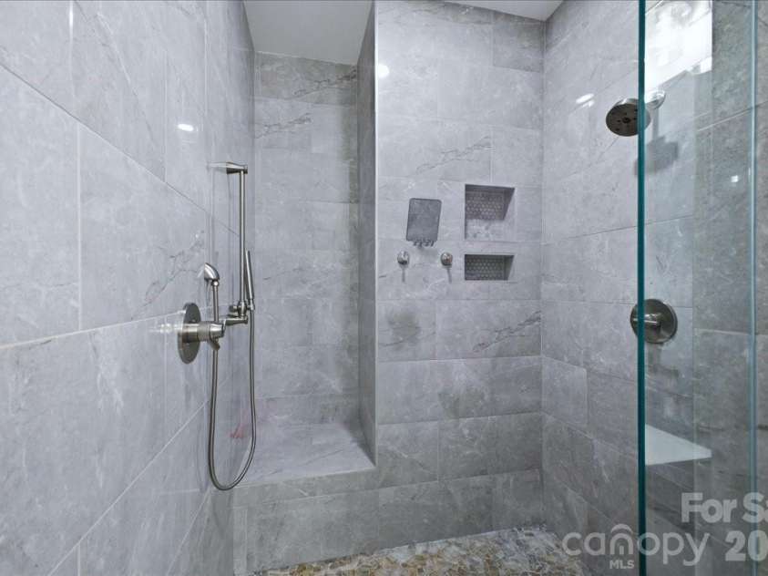 1315 Davidson Street, Charlotte, NC 28206.  MLS# CAR4400478, YatesRealty ID 36180. Primary bath